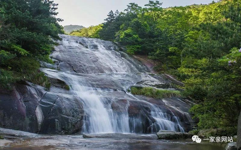 我们班有一人请假 剩下的同学平均分为X组 每组有多少人？游戏画面